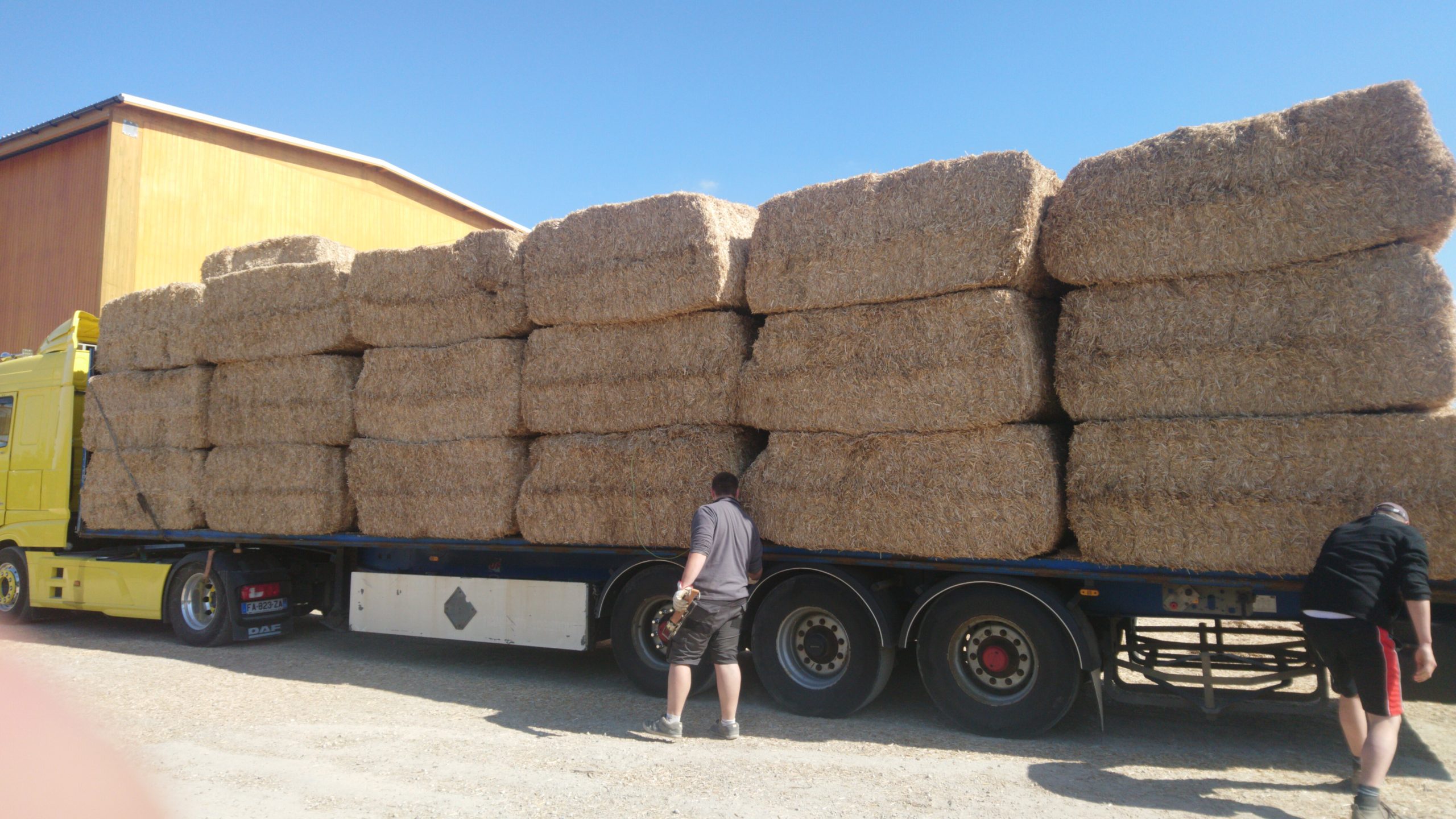 camion ballots miscanthus Jardins de permaculture